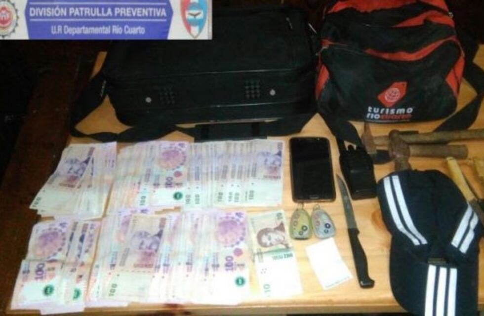 Detienen a un ex policía por robar con un inhibidor de alarmas