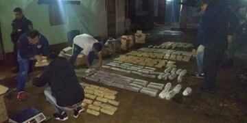 Detuvieron a dos narcos paraguayos que escondían droga en departamentos deshabitados\u002E (Foto: Policía de Misiones)