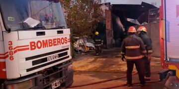 Los vecinos del taller escucharon explosiones, y algunos debieron ser evacuados para evitar intoxicaciones\u002E