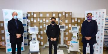 El intendente Julio Garro recibió respiradores para el sistema de salud local (Municipalidad de La Plata)