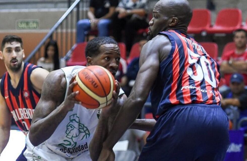 Atenas le dio batalla al bicampeón y al final no pudo