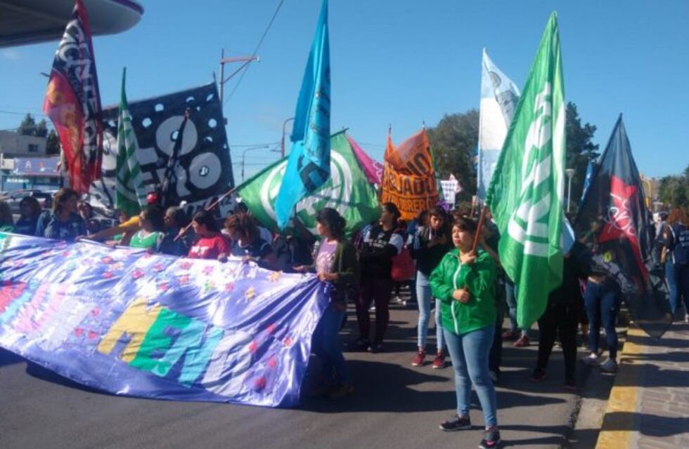9M: Gran paro y movilización de mujeres en Caleta Olivia