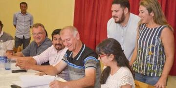 Se adhirieron Miraflores y Nueva Pompeya al nuevo ordenamiento territorial\u002E (Web)\u002E