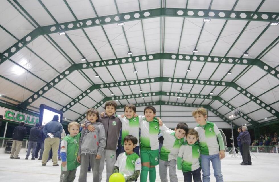 Obra deportiva: el hockey sobre patines y césped estrenaron obras