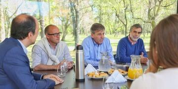 Emilio Jatón y José Corral en la mesa de transición de la ciudad de Santa Fe\u002E (Uno Santa Fe)