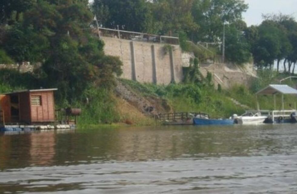 Robaron un almacén en Puerto Algarrobo y escaparon en lancha