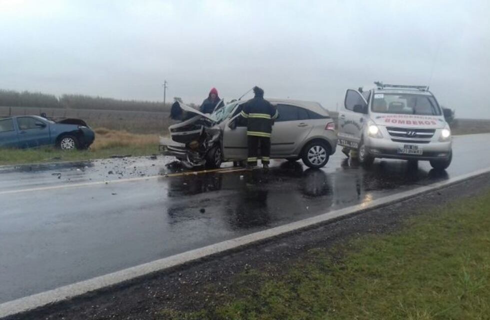 Cuatro heridos en una colisión frontal en ruta 35