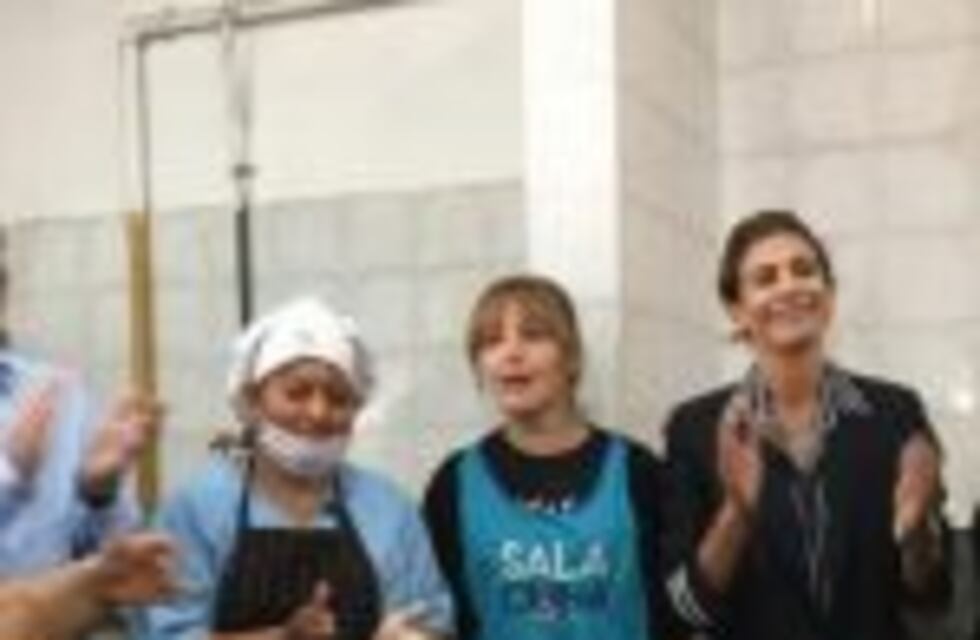 Juliana Awada recorrió en Córdoba un comedor que había sido incendiado