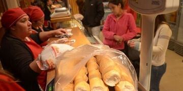 Acordaron congelar los precios del pan por 90 días