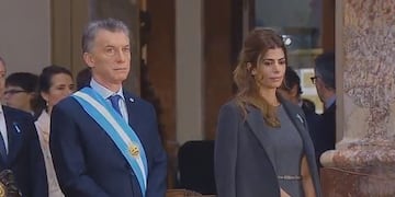 Mauricio Macri junto a su esposa, la primera dama Juliana Awada, durante la celebración religiosa el Te Deum del 25 de mayo de 2018, en la catedral de Buenos Aires\u002E