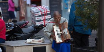 Le robaron el acordeón a un músico no vidente del centro de Salta (Facebook San Martin Aveniu)