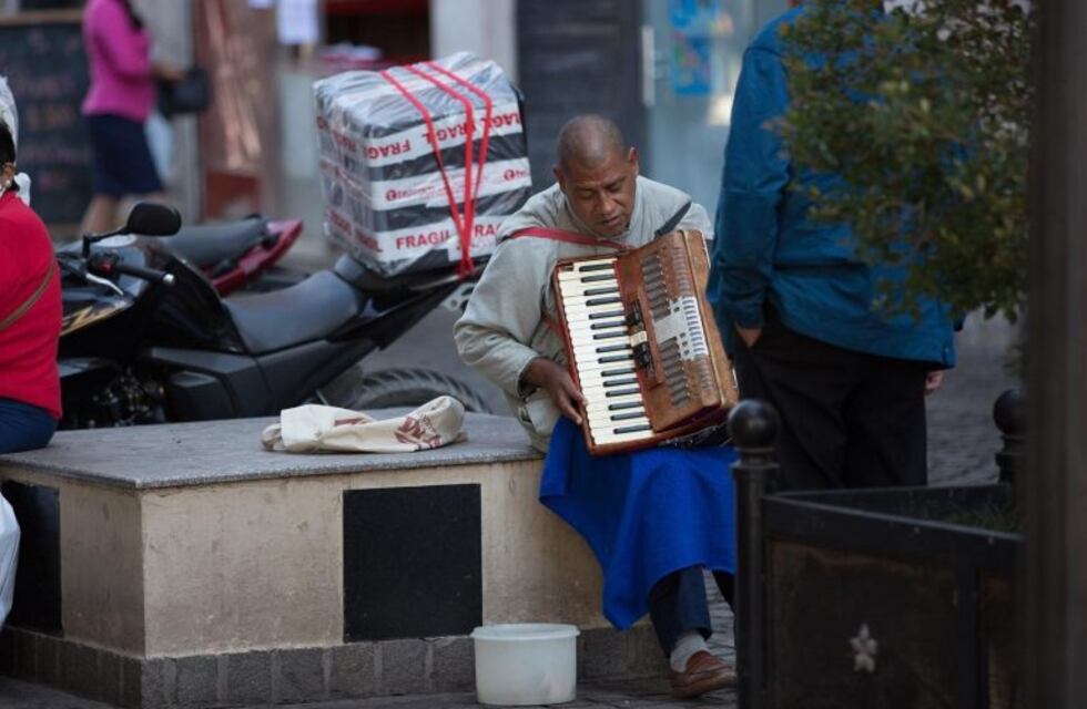 Le robaron el acordeón a un músico no vidente del centro de Salta