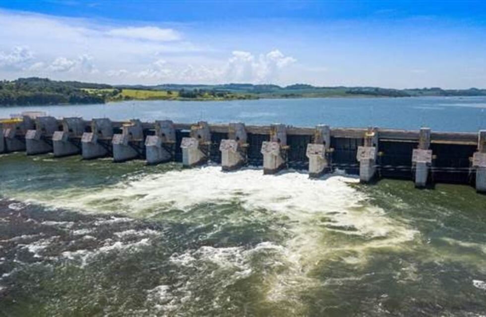 Bolsonaro planta la 6ª represa en el Iguazú antes de Cataratas