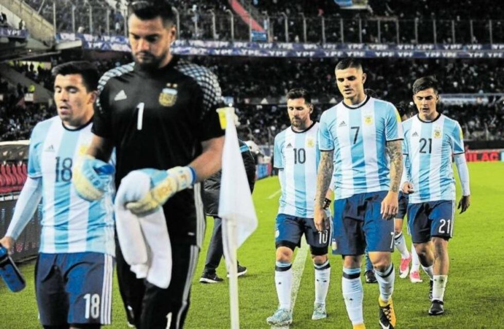 Análisis: la Selección, complicada y aturdida