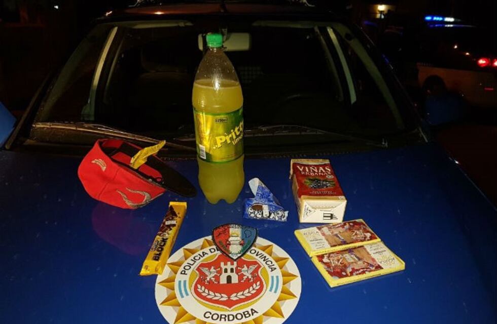 Detenidos por robar vino, gaseosa y golosinas