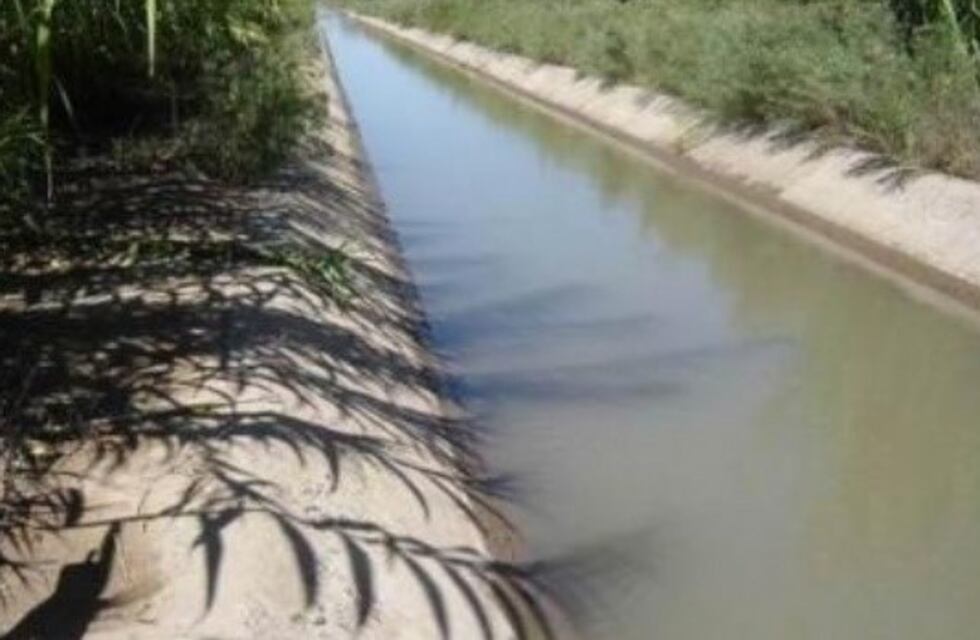 Murió una mujer que se estaba bañando en un canal