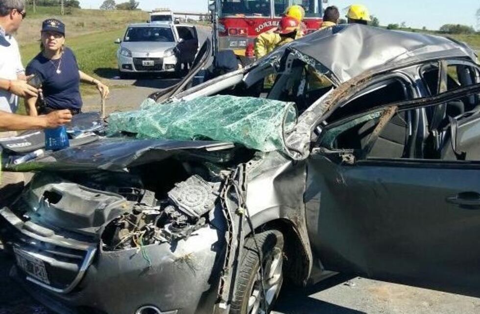 Automovilista se salvó de milagro al chocar y volcar en la Autopista Rosario - Santa Fe