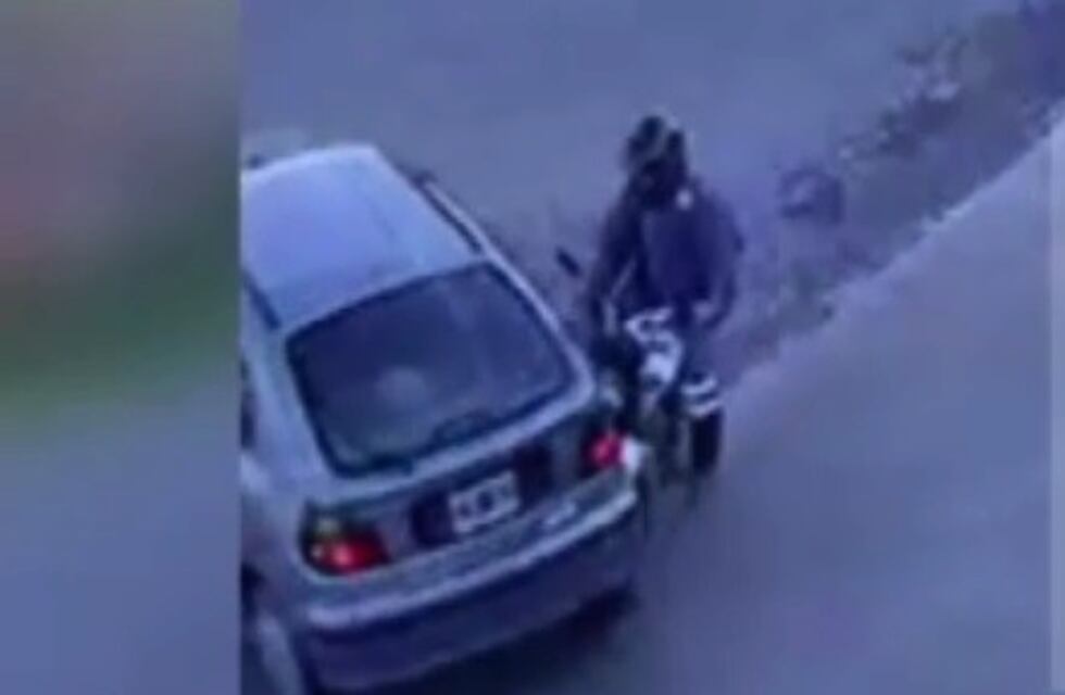 La importancia de usar casco: video de espectacular choque y un motociclista ileso