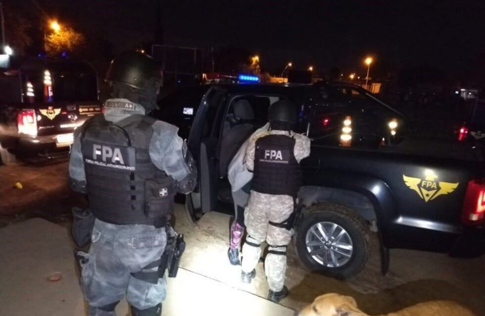 Detienen a pareja con dos ladrillos de marihuana