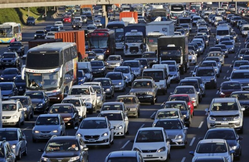 Grandes demoras de tránsito en la salida hacia la Costa