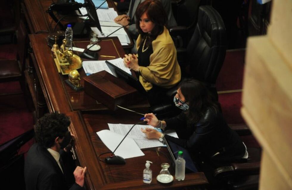 La UCR se quejó de los "atropellos" y Sagasti dijo sentir "vergüenza" por los opositores que se fueron