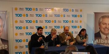 Alberto Fernández reccorre Santa Fe junto a Omar Perotti para sumar votos de cara a las Paso\u002E(@pfornero)