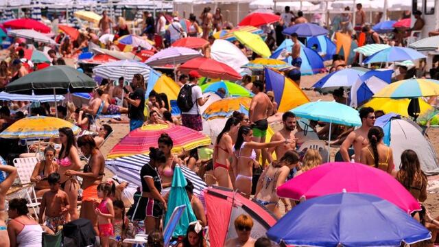 Las fotos del verano 2020 en la Costa Atlántica (Clarín).