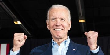 EA6228\u002E DES MOINES (UNITED STATES), 07/11/2020\u002E- El candidato demócrata Joe Biden saluda a sus simpatizantes el 3 de frebrero de 2020, durante el caucus de Iowa, en Des Moines (EE\u002EUU\u002E)\u002E El candidato demócrata a la Casa Blanca Joe Biden se convirtió este sábado en el presidente electo de EE\u002EUU\u002E después de haber conquistado el estado clave de Pensilvania, indicaron las proyecciones de las cadenas CNN, CBS y NBC\u002E EFE/ Jim Lo Scalzo