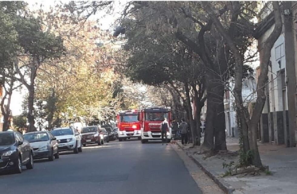 Evacuaron un edificio por explosión e incendio en el macrocentro rosarino
