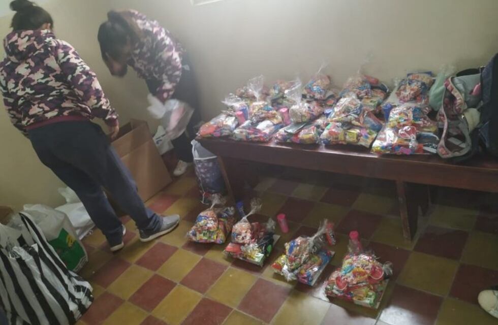 Los niños de una escuela albergue de Sumalao sonrieron festejando el Día del Niño