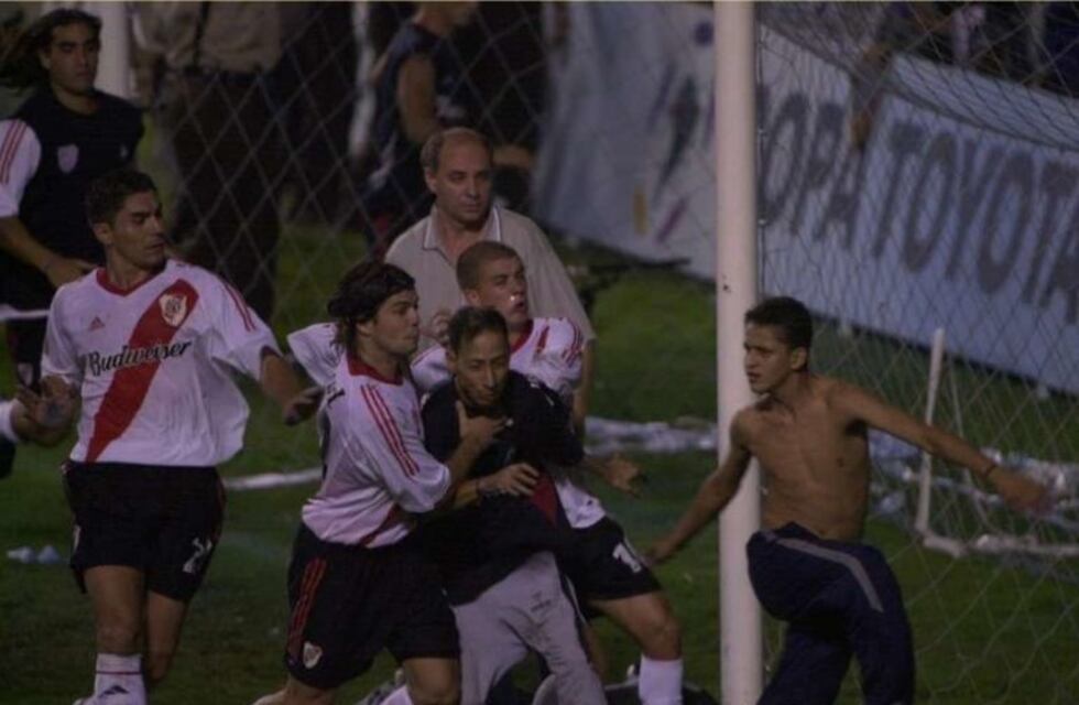 Escándalo retro: River, a las piñas en su última visita al Emelec