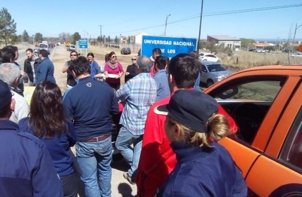 Vecinos autoconvocados reclamaron por seguridad vial en una ruta provincial