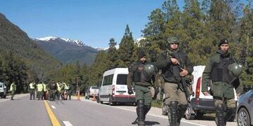 Según Infobae, una soldado mapuche estaría herida de bala y refugiada en la montaña\u002E