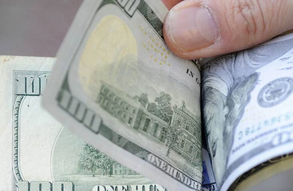 Cuánto cotiza el dólar este miércoles 12 de octubre en el debut de las nuevas regluaciones para la divisa