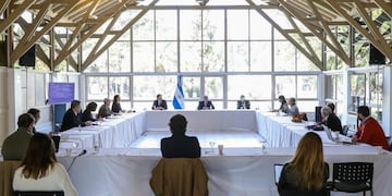 Handout picture released by Argentina's Presidency showing Argentine President Alberto Fernandez (C), Buenos Aires Governor Axel Kicillof (R) and Buenos Aires Mayor Horacio Rodriguez Larreta walking at Olivos Presidential Residence in Olivos, Buenos Aires, on July 31, 2020 before announcing new measures related to the fight against the novel coronavirus, COVID-19, for the capital city and its outskirts\u002E - Argentina decided to reverse the decision to ease confinement measures for at least two more weeks due to the high number of COVID-19 infections and for fear that the health system might collapse, Fernandez announced on Friday\u002E (Photo by ESTEBAN COLLAZO / Argentinian Presidency / AFP) / RESTRICTED TO EDITORIAL USE - MANDATORY CREDIT \