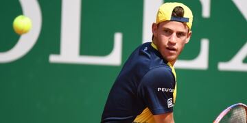 Diego Schwartzman se despidió del Masters 1000 de Montecarlo\u002E / AFP PHOTO / YANN COATSALIOU