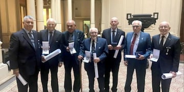 El Senado entregó medallas a pilotos de aviones Hércules durante la guerra de Malvinas\u002E