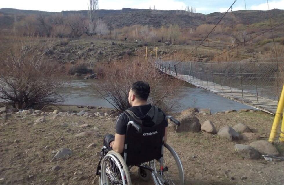 La conmovedora historia del músico que quedó en silla de ruedas y busca volver a caminar