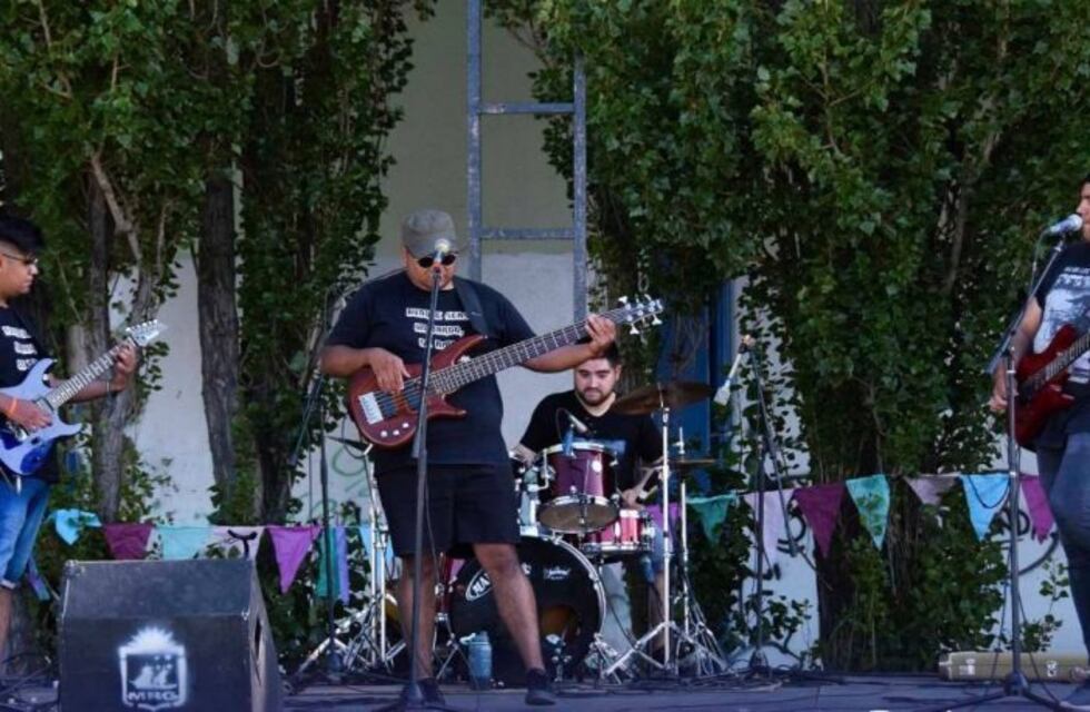 Recital en la costanera local y entrega de premios de Free Fire