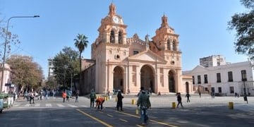 La Catedral y la Plaza San Martín, con otra fisonomía\u002E