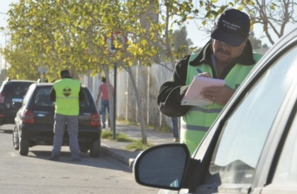 Agentes de tránsito denunciaron que los "escupen y atropellan"