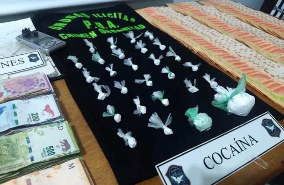 Bahía: desbaratan un búnker de droga frente a una escuela