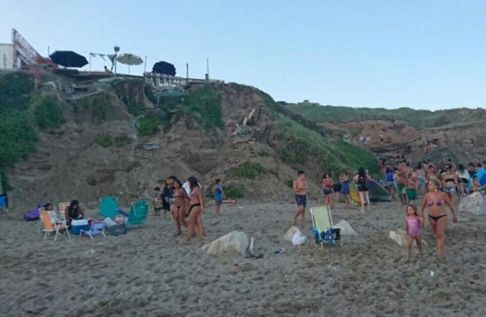 Mar del Plata: se desmoronó una barranca de arena y enterró a una nena
