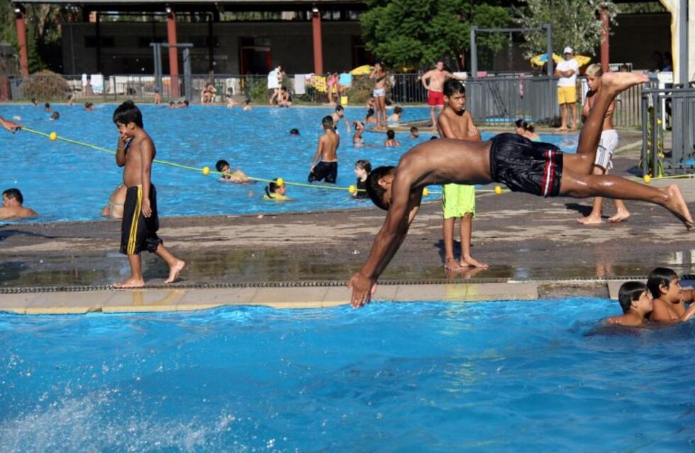 Pileta, río, clubes: cómo será el verano rosarino con pandemia