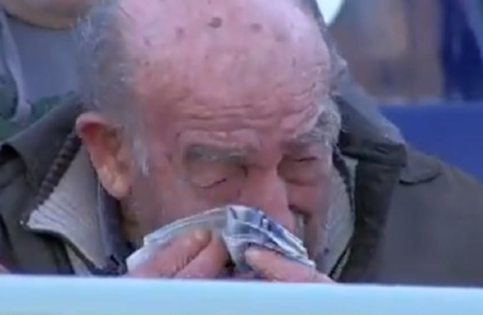 Video muestra a un abuelo hincha de Independiente llorando por un gol que los salvó del descenso