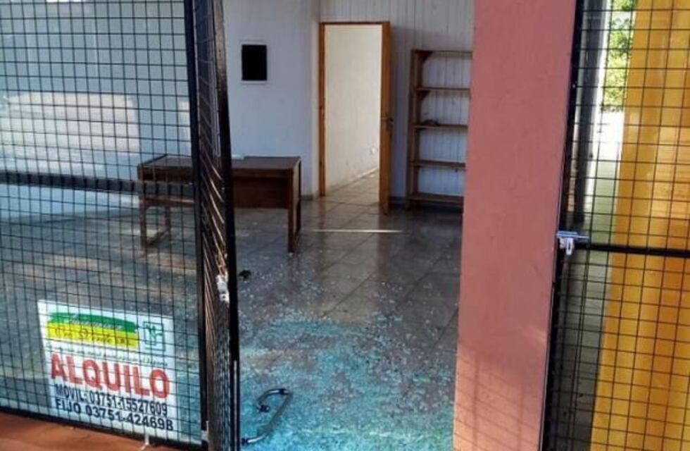 Rompieron la vidriera de un local de Eldorado y se llevaron varios elementos