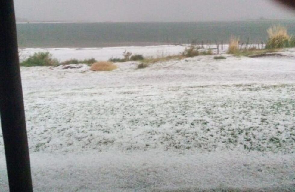 El Nihuil quedó bajo un manto blanco tras el paso de una tormenta de granizo