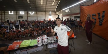 Matías Suárez visitó el club Unión San Vicente\u002E