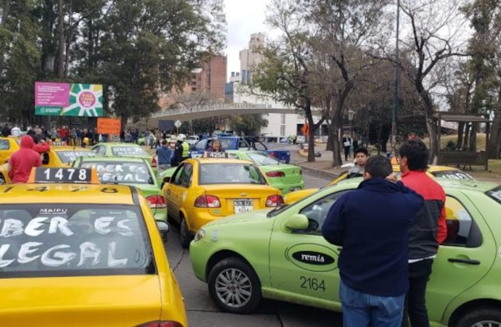 Mestre presentó un amparo contra Uber en Córdoba