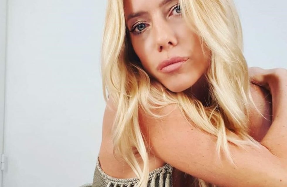 Nicole Neumann y su cuarentena: con poca ropa, despeinada y en la cama